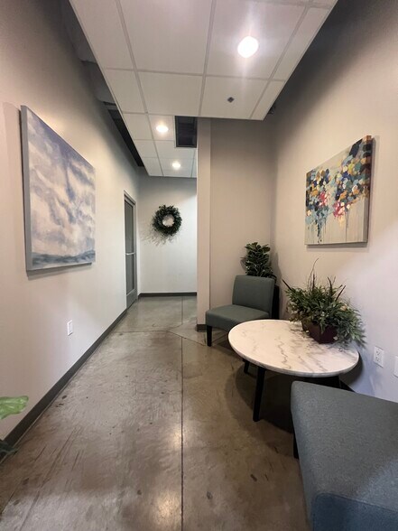 More Photos Of 7663 N San Fernando Rd, Burbank Warehouse For Lease