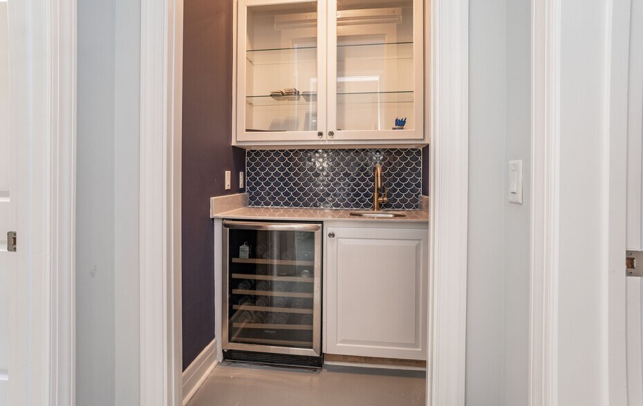 More Photos Of 12 Celadon Dr, Beaufort Storefront Retail Office For Sale