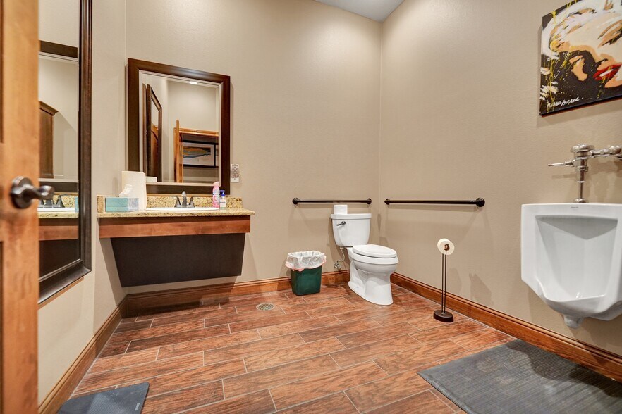 More Photos Of 5006 Portico Way, Midland Medical For Lease