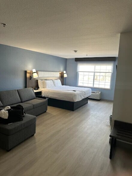 More Photos Of 2400 W Wyatt Earp Blvd, Dodge City Hotel For Sale