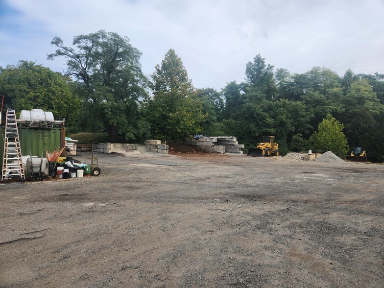 More Photos Of 23 Taylortown Rd, Montville Warehouse For Sale