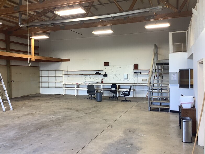 More Photos Of 1006 W Bruneau Ave, Kennewick Warehouse For Lease