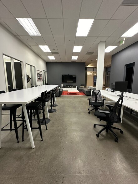 More Photos Of 9040 Brentwood Blvd, Brentwood Flex For Sale