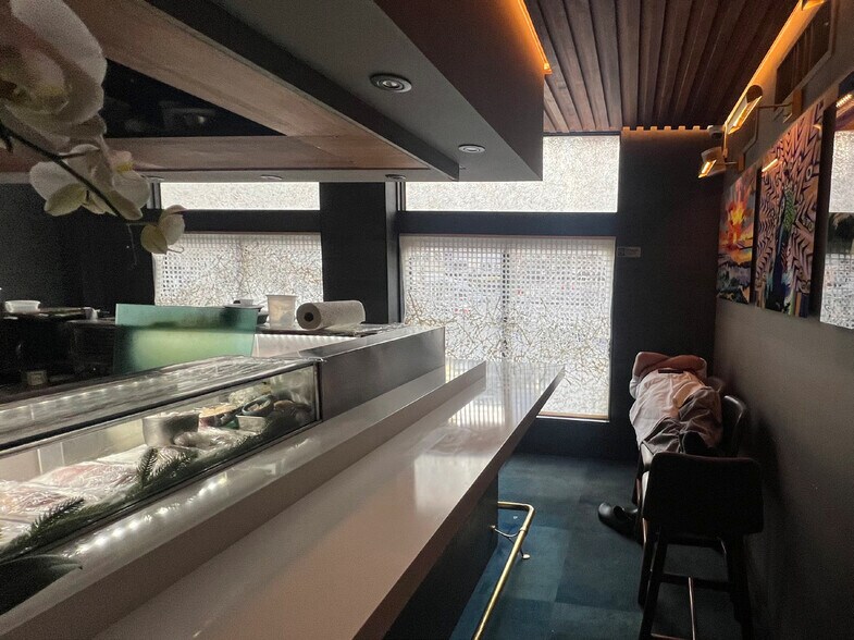 More Photos Of 130 W Broadway, New York Storefront Retail Office For Lease