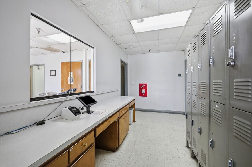More Photos Of 1526 S Brightleaf Blvd, Smithfield Warehouse For Lease