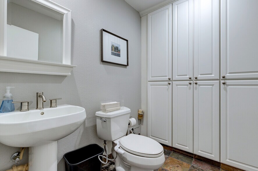 More Photos Of 510 S 8th St, Las Vegas Office Residential For Sale