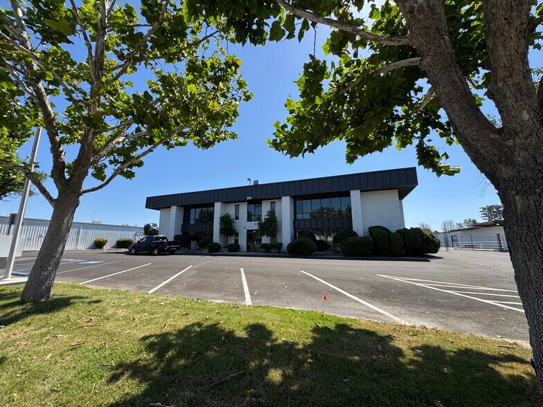 More Photos Of 1740 Commerce Way, Paso Robles Industrial For Sale