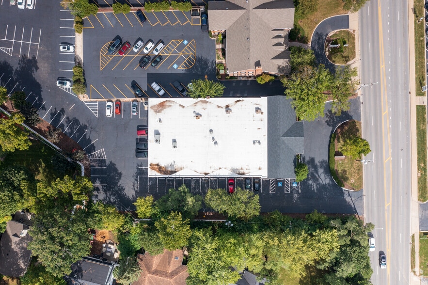 More Photos Of 15 Spinning Wheel Rd, Hinsdale Unknown For Lease