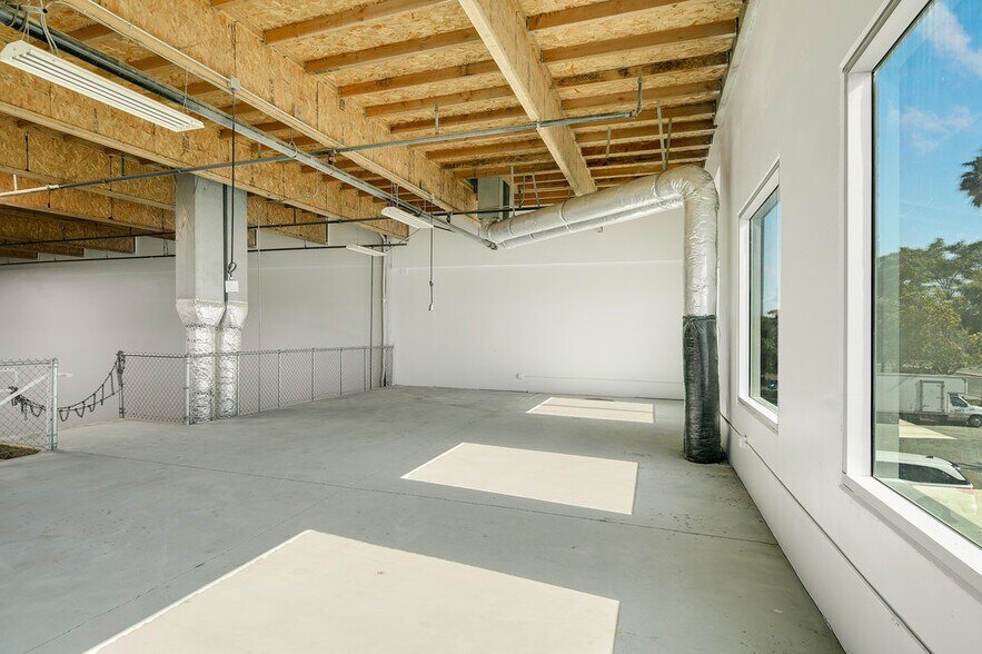 More Photos Of 8594 Siempre Viva Rd, San Diego Manufacturing For Lease