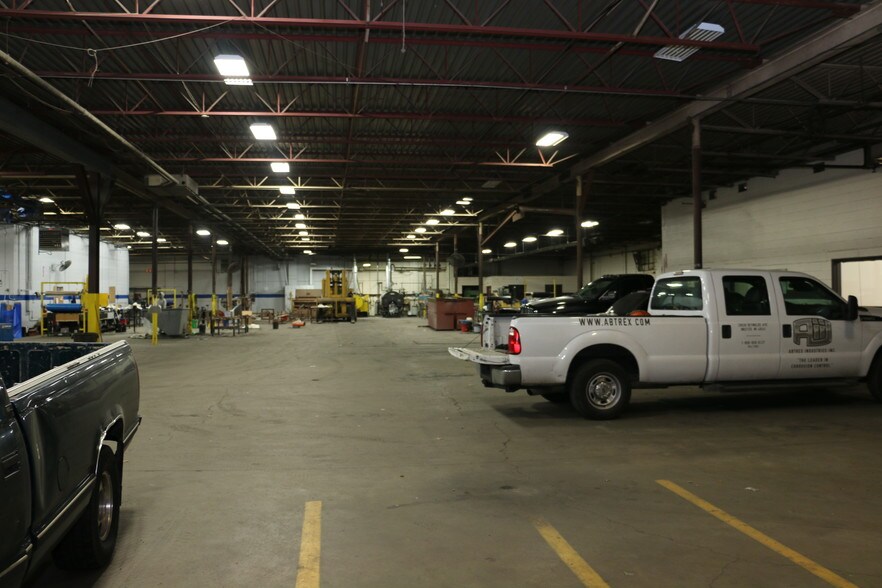 More Photos Of 28530 Reynolds St, Inkster Manufacturing For Sale