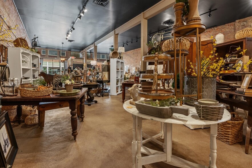 More Photos Of 453-463 S Thompson Ave, Excelsior Springs Storefront Retail Office For Sale