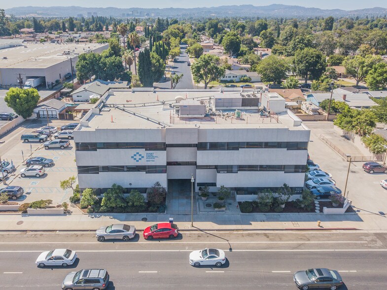 More Photos Of 22110 Roscoe Blvd, Canoga Park Medical For Lease