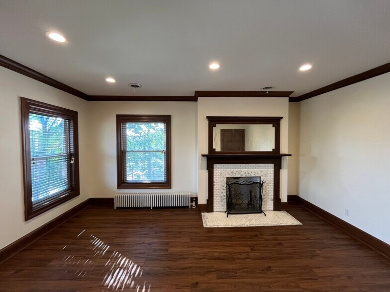 More Photos Of 1900 Hennepin Ave, Minneapolis Office For Lease