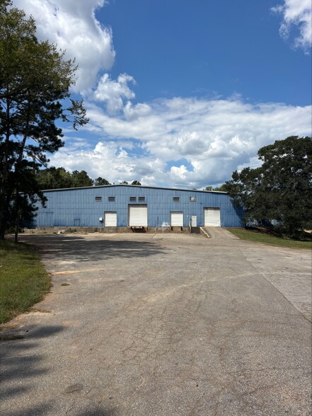 More Photos Of 200 Park Ave, Newberry Warehouse For Lease