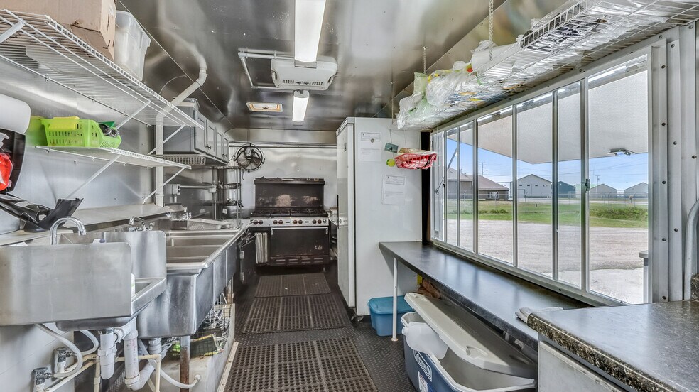 More Photos Of 1114 N Bluebird Rd, Eagle River Bar For Sale