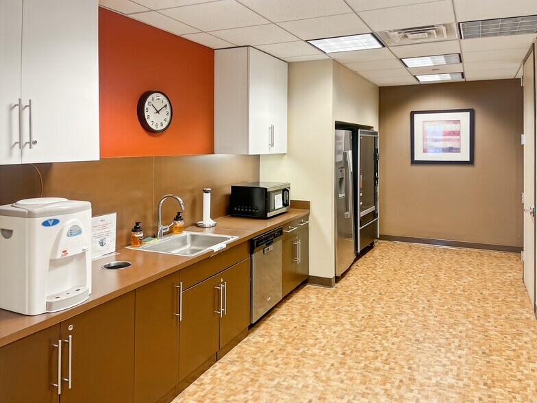 More Photos Of RXR Plz, Uniondale Coworking Space