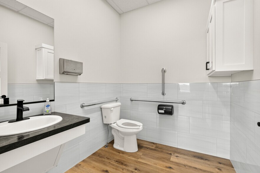 More Photos Of 688 Rigby Lake Dr, Rigby Healthcare For Sale