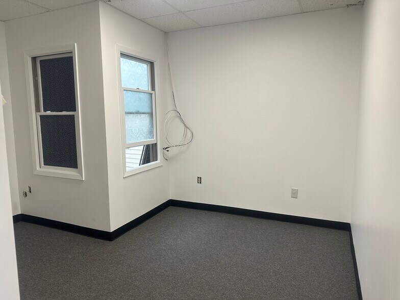 More Photos Of 7 Northern Blvd, Great Neck Storefront Retail Residential For Lease