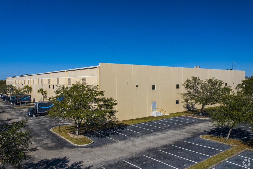 Primary Photo Of 9799 International Ct N, Saint Petersburg Warehouse For Lease