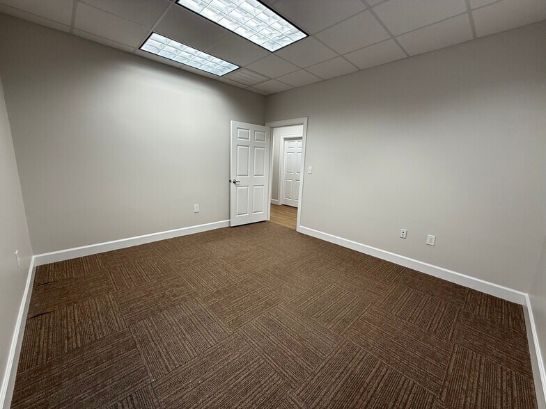 More Photos Of 7115 FM 2920, Spring Unknown For Lease