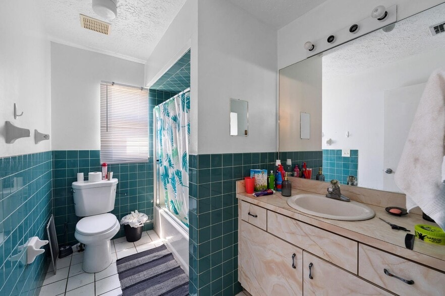 More Photos Of 4624 N Hubert Ave, Tampa Convenience Store For Sale