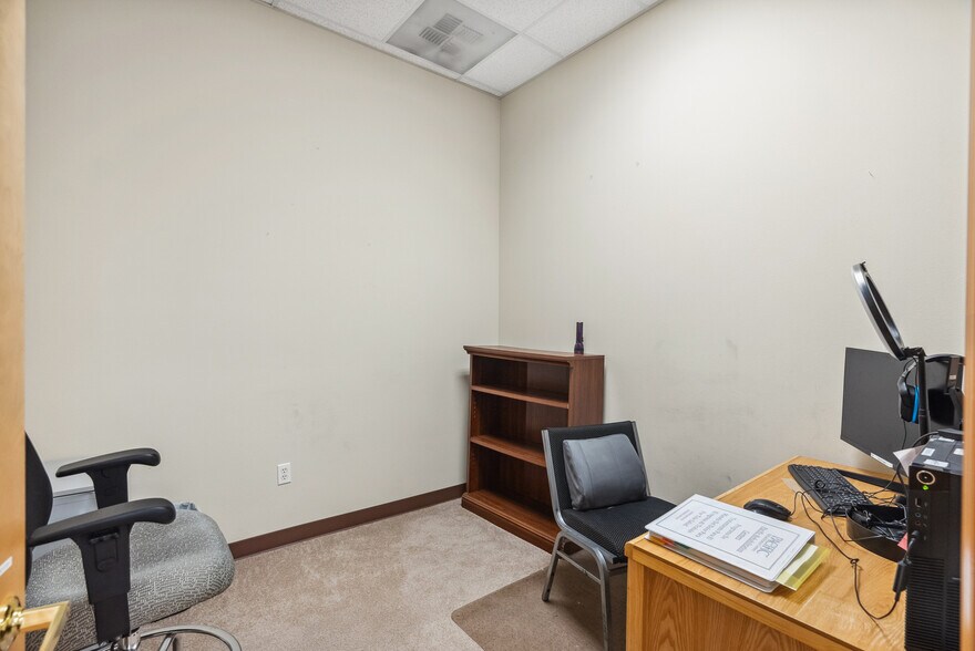 More Photos Of 126 15th St SE, Puyallup Medical For Sale