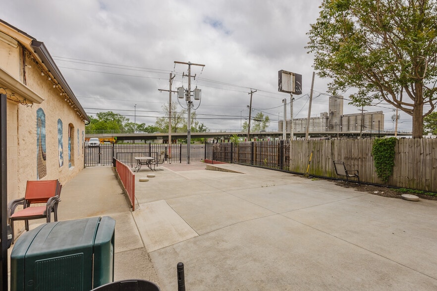 More Photos Of 830 N Kansas Ave, Topeka Bar For Sale