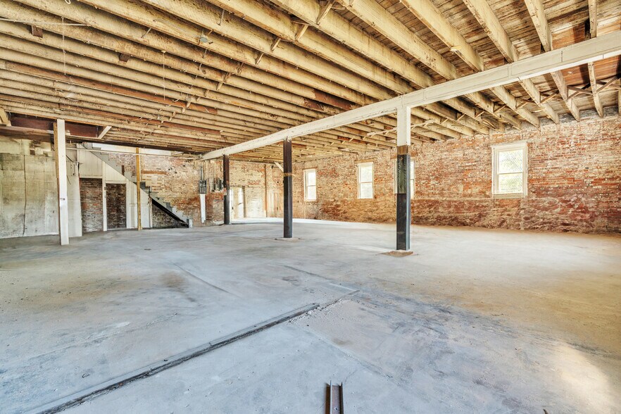 More Photos Of 30 E 3rd St, New Albany Warehouse For Sale