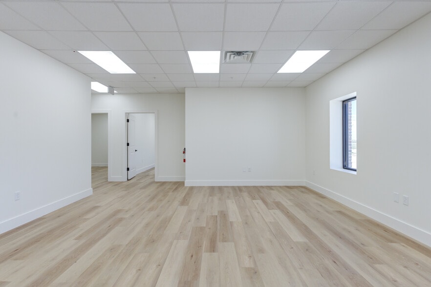 More Photos Of 8111 Patel Dr, Wolfforth Distribution For Lease