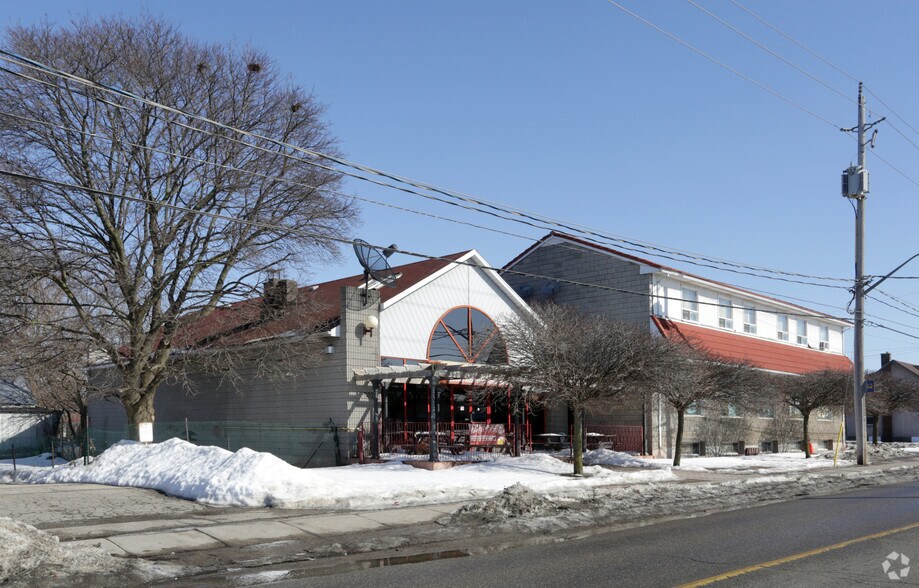 More Photos Of 204 Samuelson St, Cambridge Restaurant For Sale