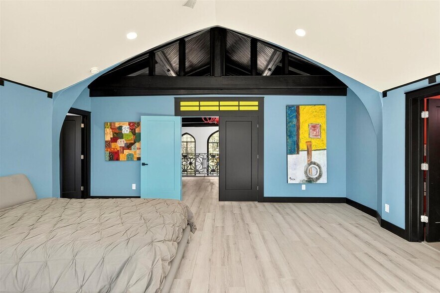 More Photos Of 1034 S Kingshighway Blvd, Saint Louis Office For Sale
