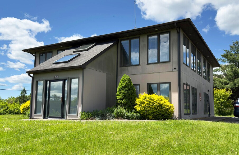 Primary Photo Of 121 Commercial Blvd, Blakeslee Office Residential For Lease