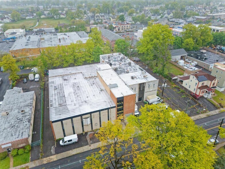 More Photos Of 300-306 W 1st Ave, Roselle Warehouse For Sale