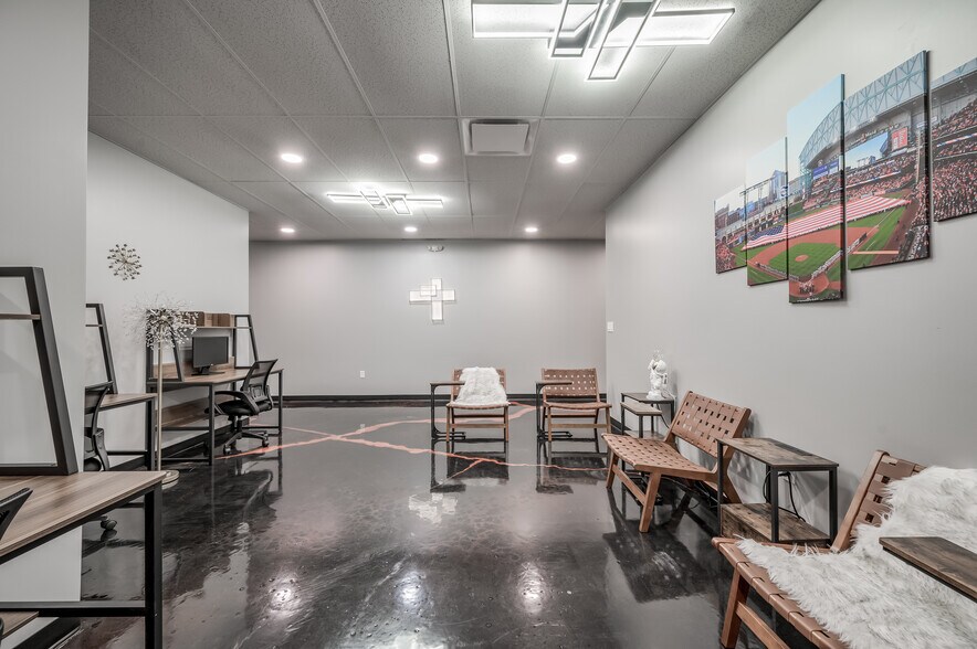 More Photos Of 21755 N I-45 Fwy, Spring Flex For Sale