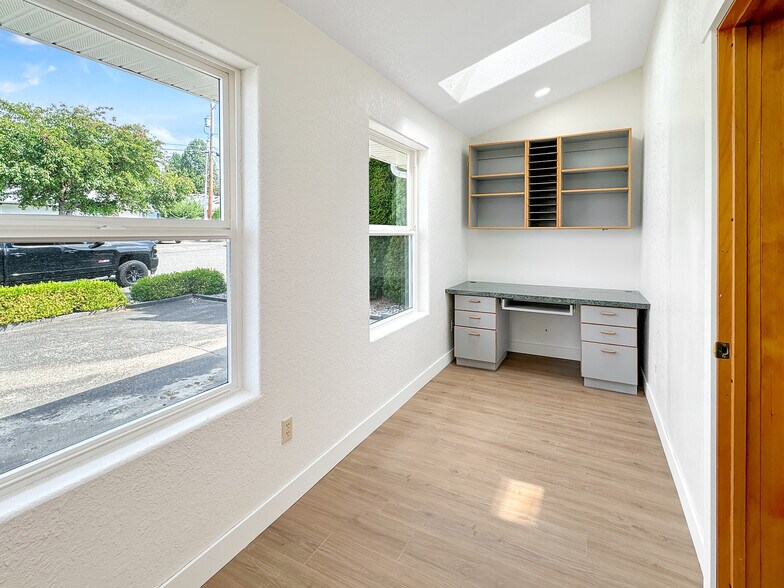 More Photos Of 902 E Maple St, Arlington Medical For Lease