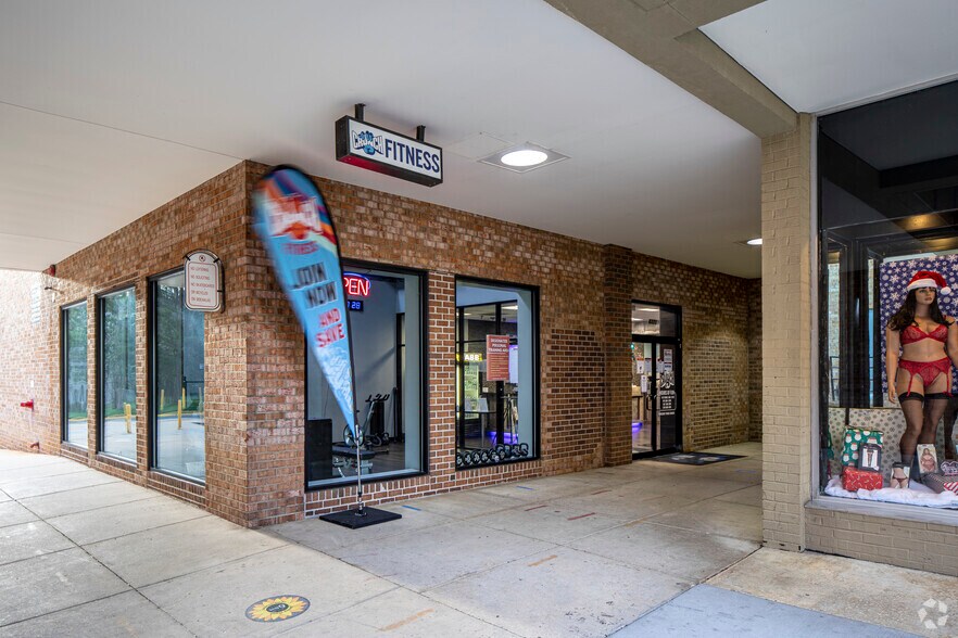 More Photos Of 8365-8397 Leesburg Pike, Vienna Unknown For Lease