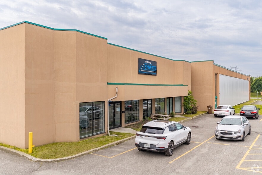 More Photos Of 1800 Rue Michelin, Laval Distribution For Lease