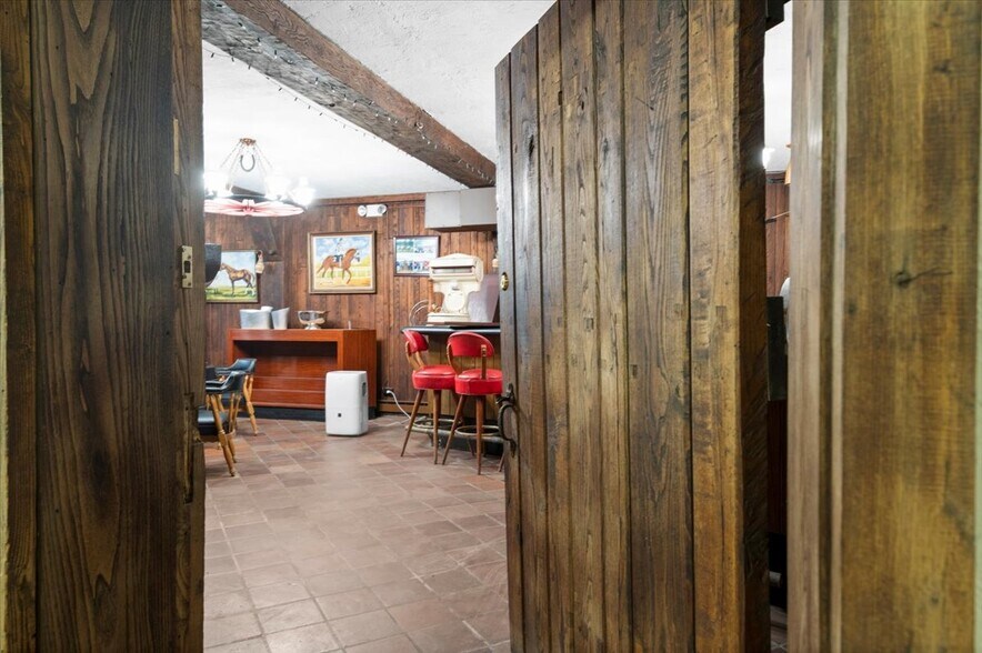 More Photos Of 2255 Ballston Ave, Saratoga Springs General Retail For Sale