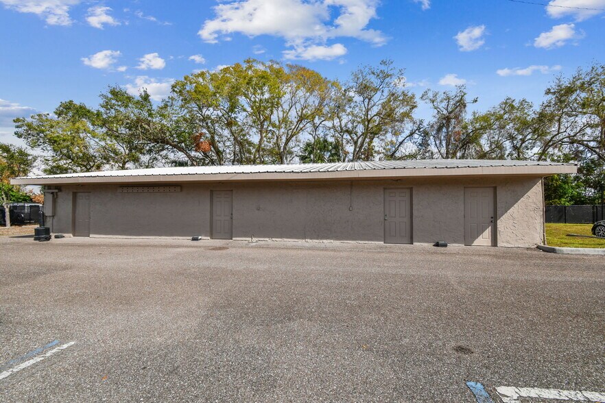 More Photos Of 14915 N Nebraska Ave, Tampa Showroom For Sale