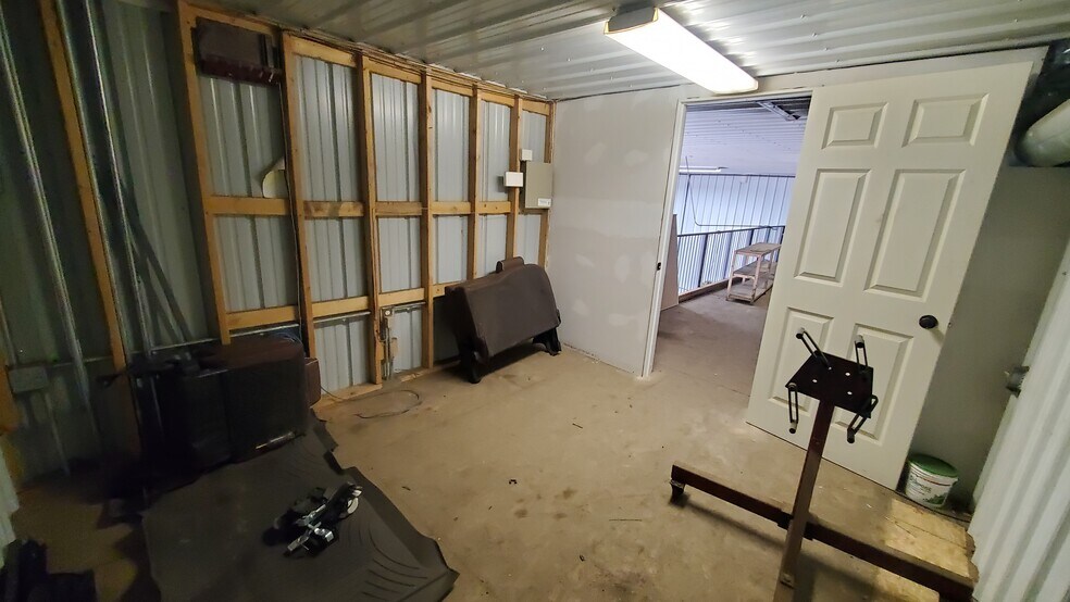 More Photos Of 9449 Genesee St, New Lothrop Auto Repair For Sale