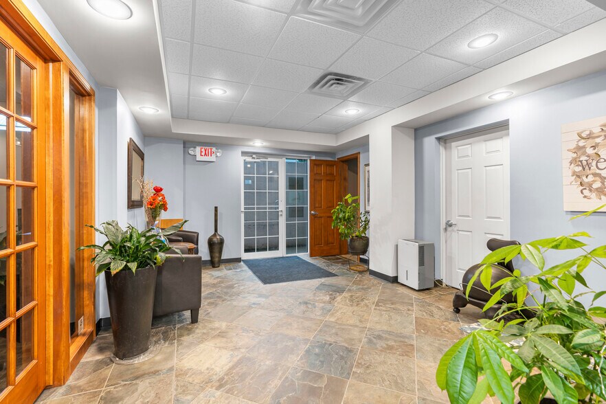 More Photos Of 416 George St, De Pere Office For Sale