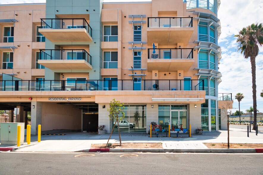 More Photos Of 1598 Long Beach Blvd, Long Beach Storefront Retail Office For Sale