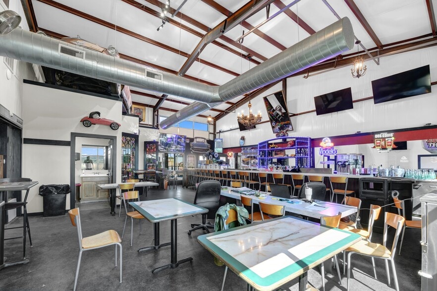 More Photos Of 5989 N FM 51, Weatherford Showroom For Sale