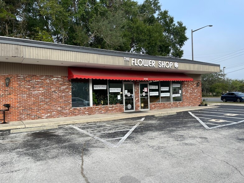 More Photos Of 3729-3749 W University Ave, Gainesville General Retail For Lease