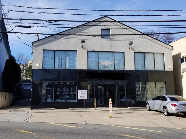 More Photos Of 560 Main St, Fort Lee Freestanding For Sale