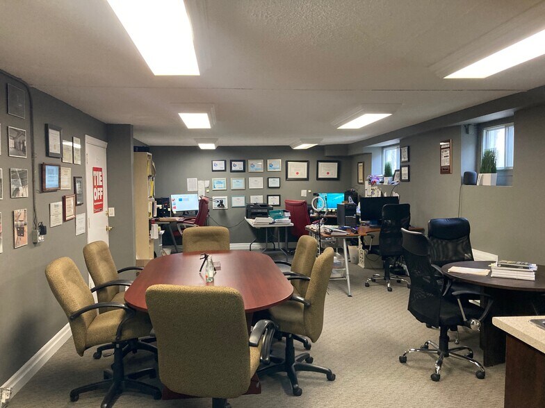 More Photos Of 2842 Bloor St W, Toronto Office For Lease