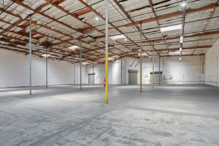 More Photos Of 970 Park Center Dr, Vista Manufacturing For Lease