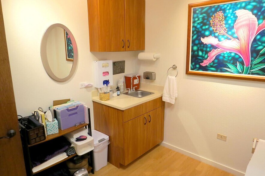 More Photos Of 444 Hobron Ln, Honolulu Coworking Space