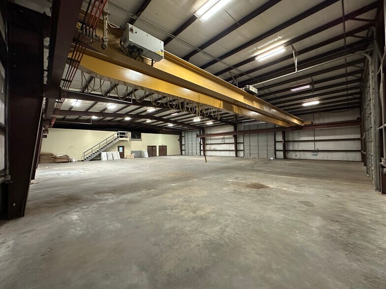 More Photos Of 2708 S County Road 1242, Midland Warehouse For Lease