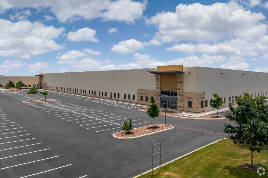 More Photos Of 17280 Green Mountain Rd, San Antonio Unknown For Lease
